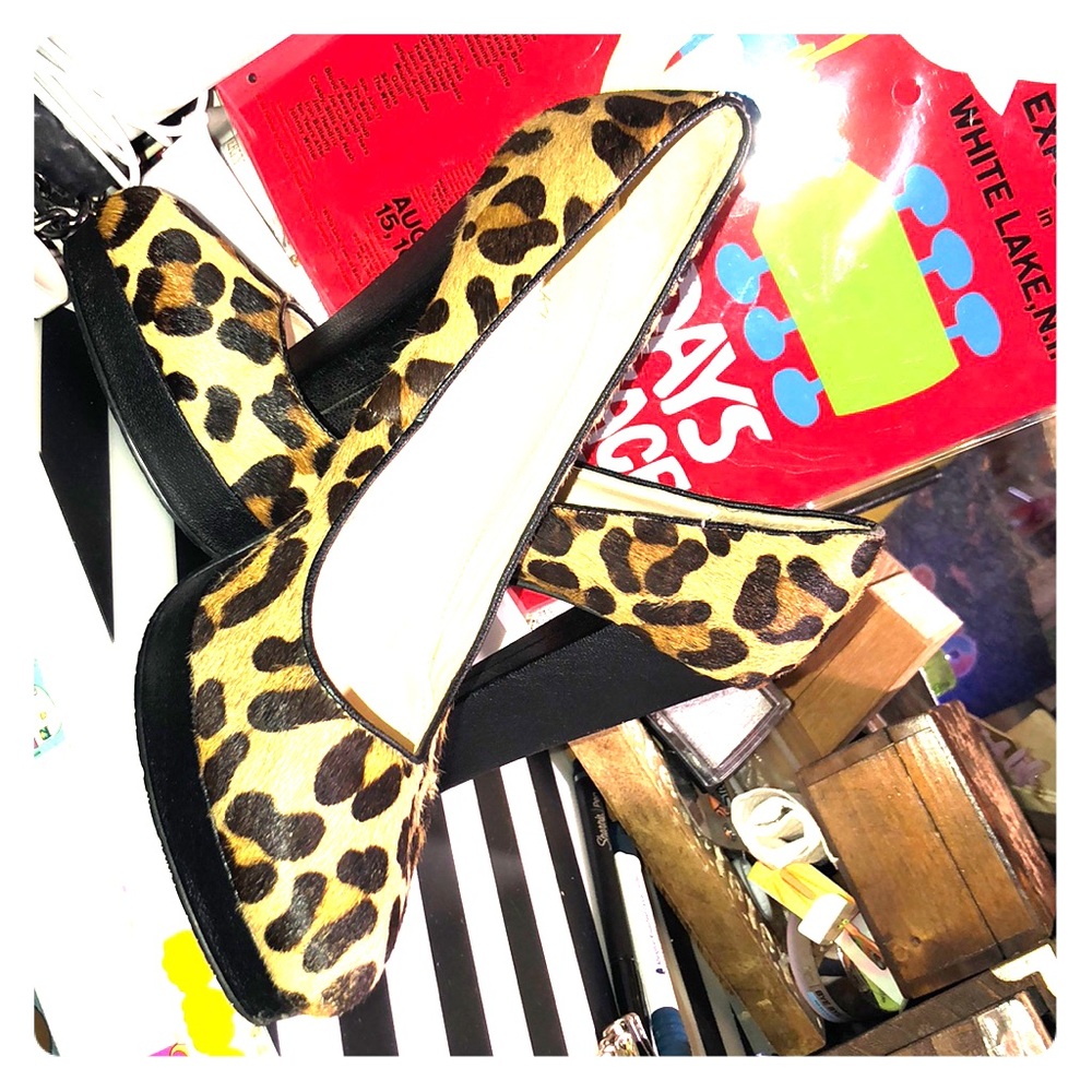 New w/o tags Calvin Klein leopard print heels 6.5